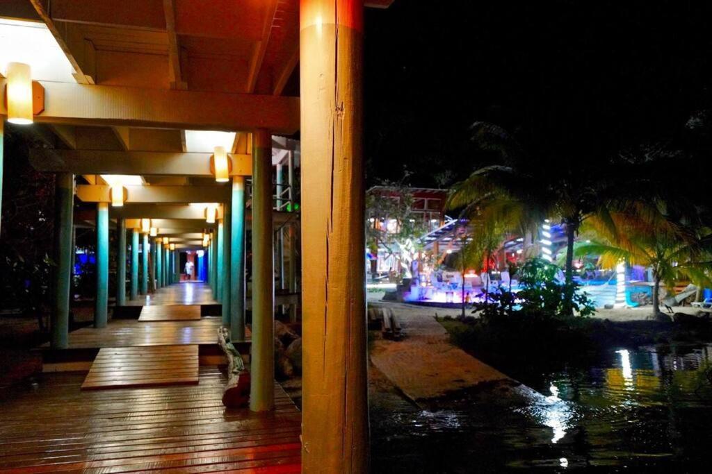The Dock Resort Over Water Retreat West End Exteriör bild