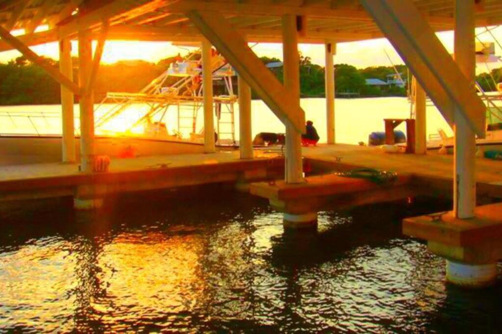 The Dock Resort Over Water Retreat West End Exteriör bild