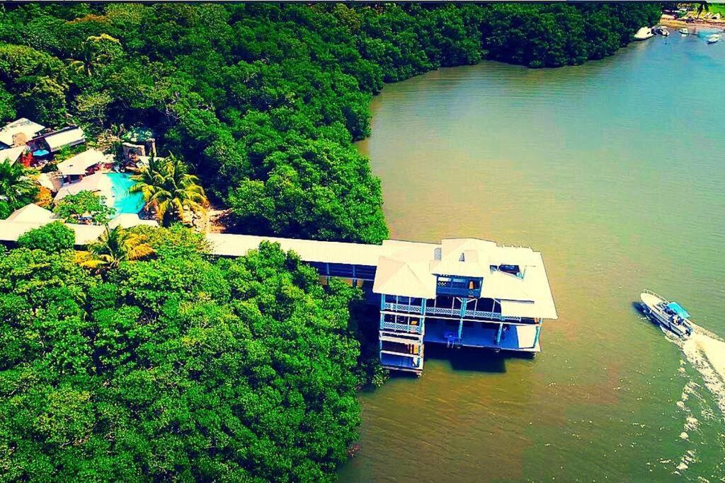 The Dock Resort Over Water Retreat West End Exteriör bild