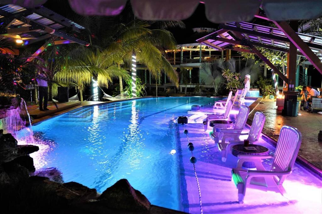 The Dock Resort Over Water Retreat West End Exteriör bild