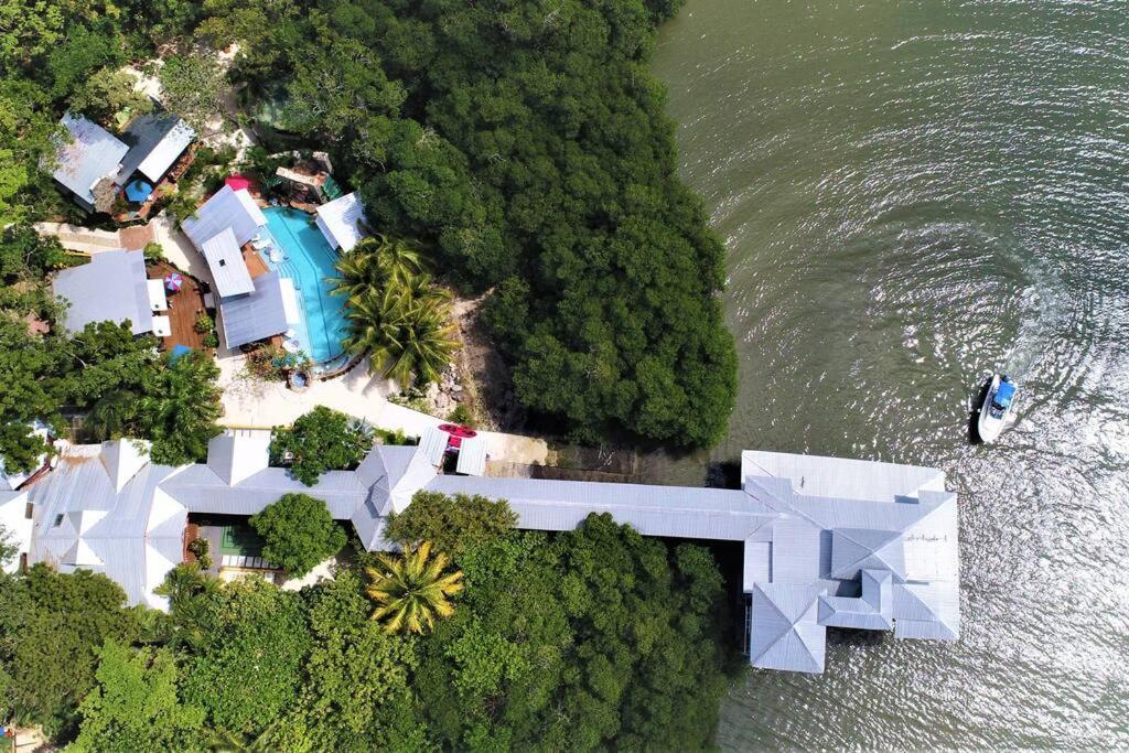 The Dock Resort Over Water Retreat West End Exteriör bild